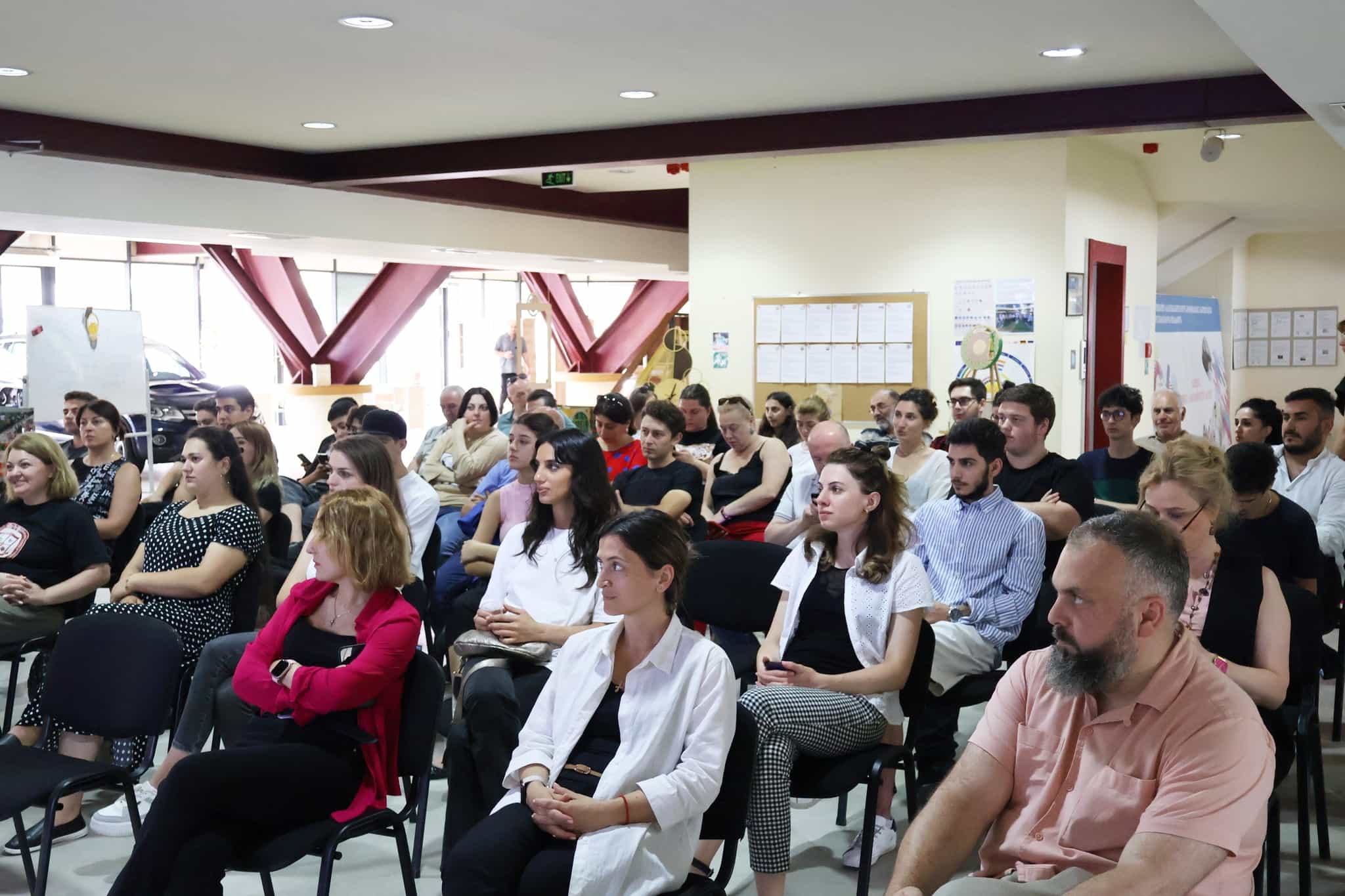 წარმატებული კურსდამთავრებულთა შეხვედრა სტუდენტებთან